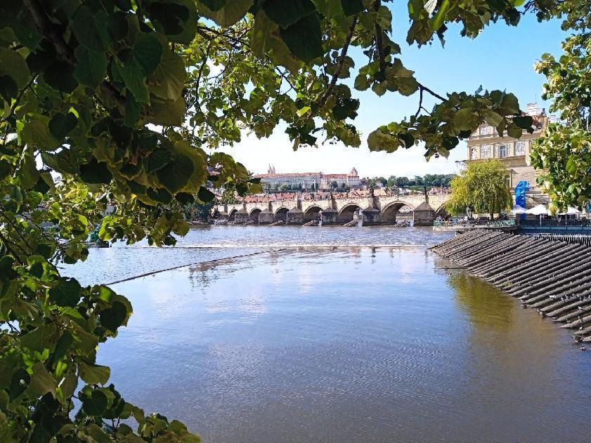 Cozy Studio In The Heart Of Old Prague Near The Charles Bridge Lägenhet Exteriör bild